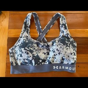 Women’s blue Under Armour Sports Bra, Sz M